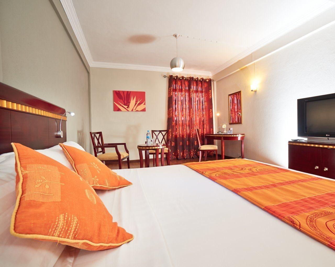 קואטרה בורנס Gold Crest Hotel מראה חיצוני תמונה