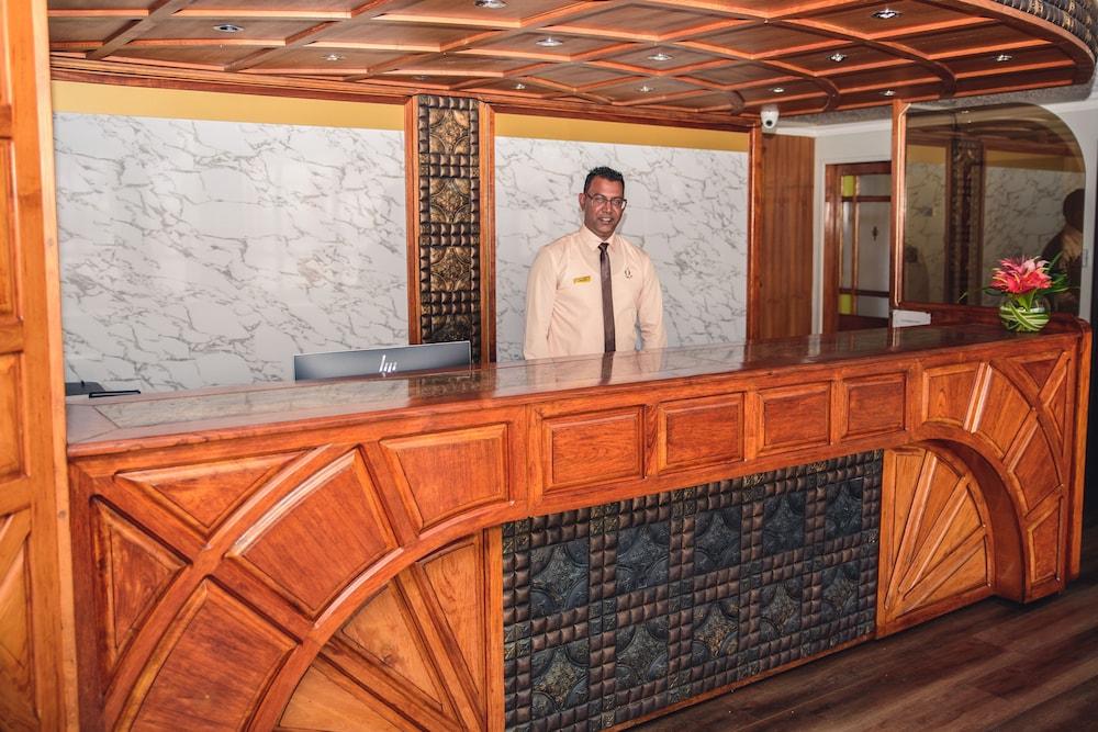 קואטרה בורנס Gold Crest Hotel מראה חיצוני תמונה